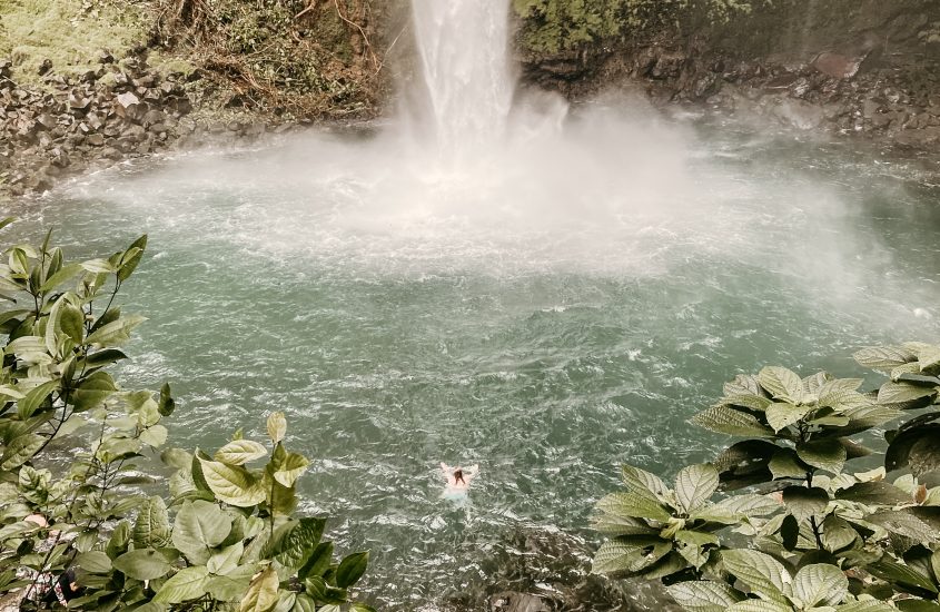 Costa Rica: Die schönsten Wasserfälle zum Baden + wo du sie findest